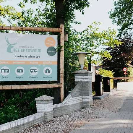 Holiday home Knus Houten Op Groot En Perceel Op De Veluwe