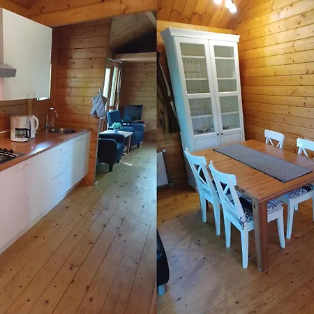 Knus Houten Op Groot En Perceel Op De Veluwe