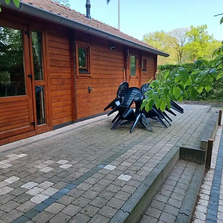 Knus Houten Voor Stellen En Gezinnen Met Ruime Tuin Op De Veluwe