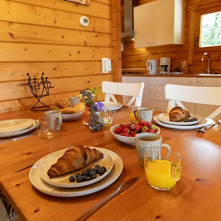 Knus Houten Voor Stellen En Gezinnen Met Ruime Tuin Op De Veluwe Casa de Férias Epe