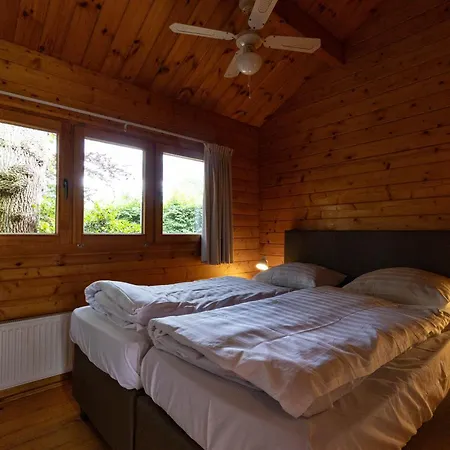 Casa de Férias Knus Houten Voor Stellen En Gezinnen Met Ruime Tuin Op De Veluwe Epe