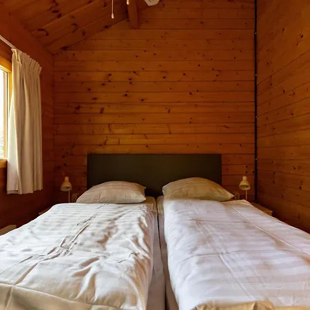 Casa de Férias Knus Houten Voor Stellen En Gezinnen Met Ruime Tuin Op De Veluwe