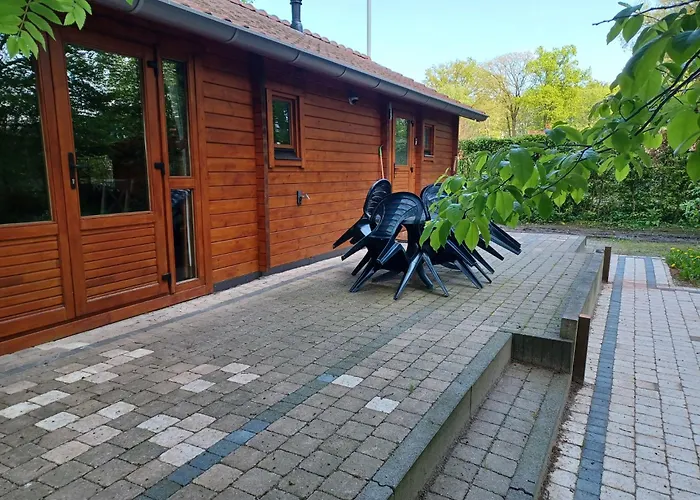 Knus Houten Op Groot En Perceel Op De Veluwe